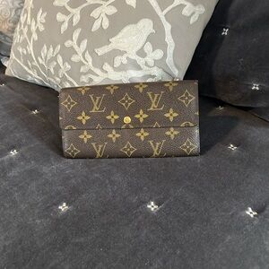 ❌SOLD❌ Louis Vuitton Sarah Wallet.  Very good pre-owned condition. Authentic!